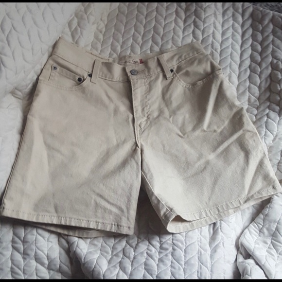 Size 6 Levi’s shorts - Picture 1 of 3